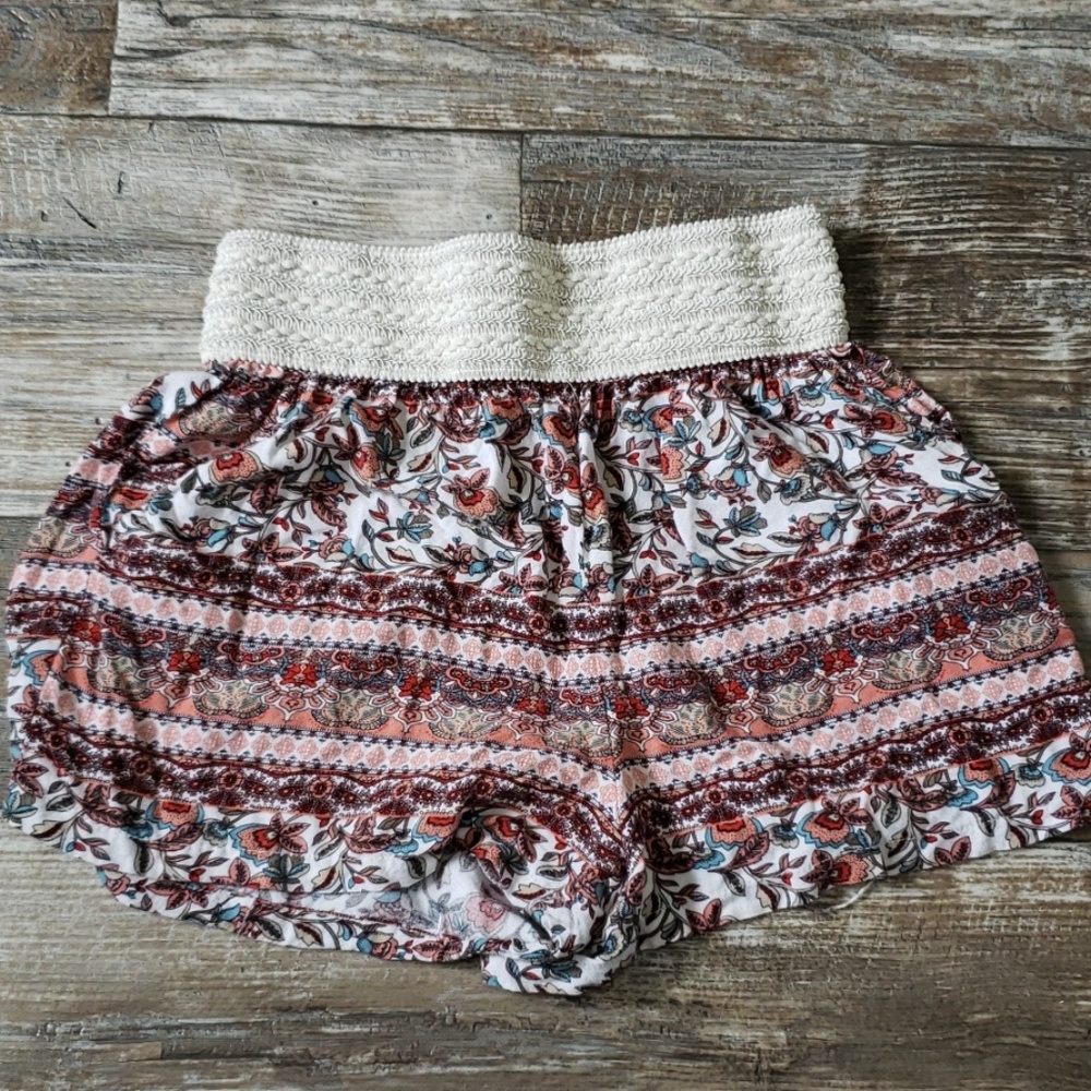 ❤ Stretch waist shorts with pockets